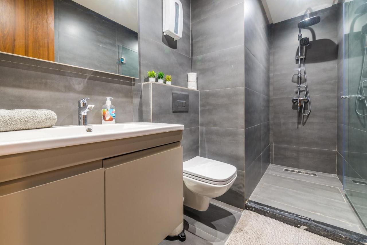 W Suites By Casacondo